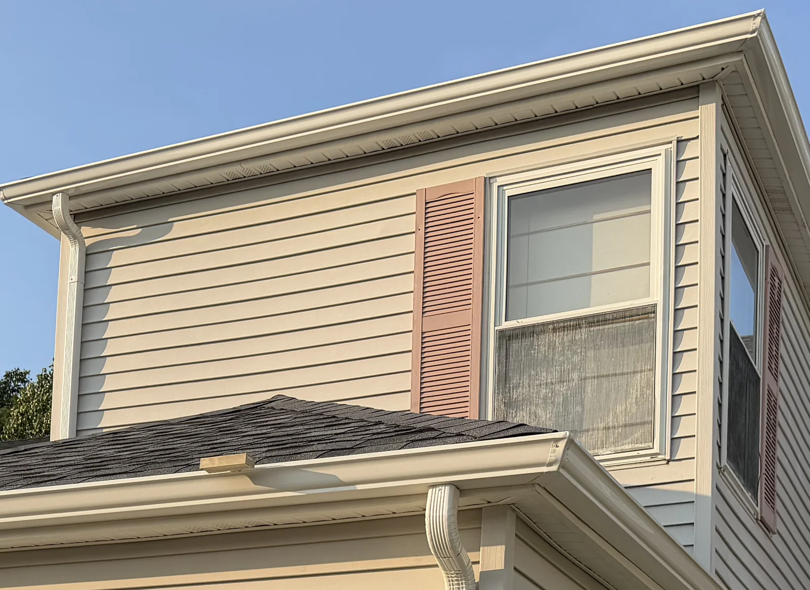 Front eave and bay-roof detail