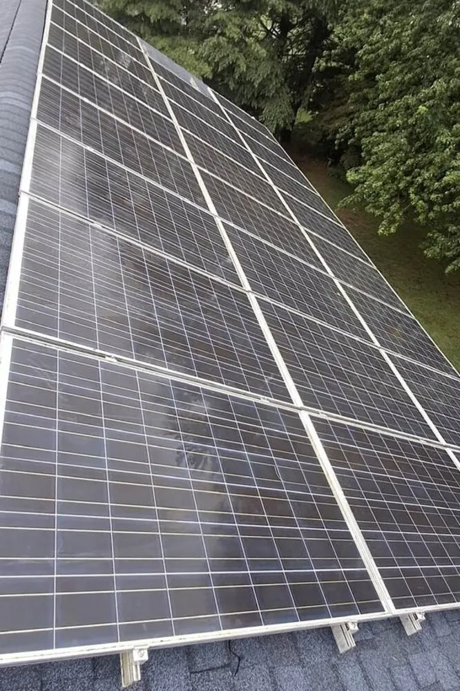 Continuous rows of framed solar modules and exposed rail ends in Middletown, Delaware